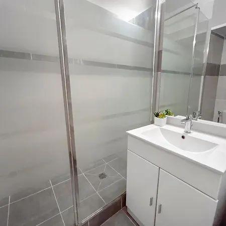 Confortable Avec Climatisation Au Cap D'agde Avec Port, Plages Et Nature Accessible A Pied