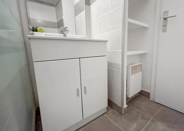 Confortable Avec Climatisation Au Cap D'agde Avec Port, Plages Et Nature Accessible A Pied Daire